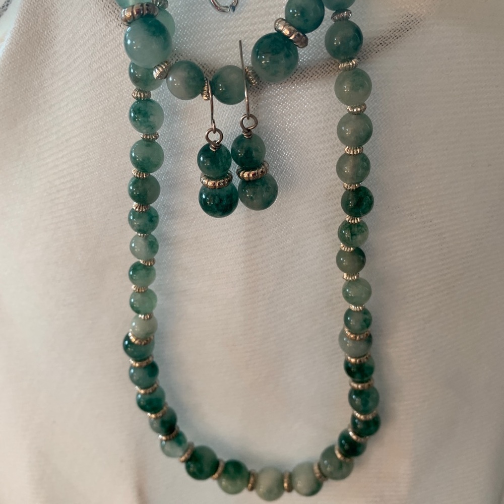 Adjust green bead necklace silver bling spacer.